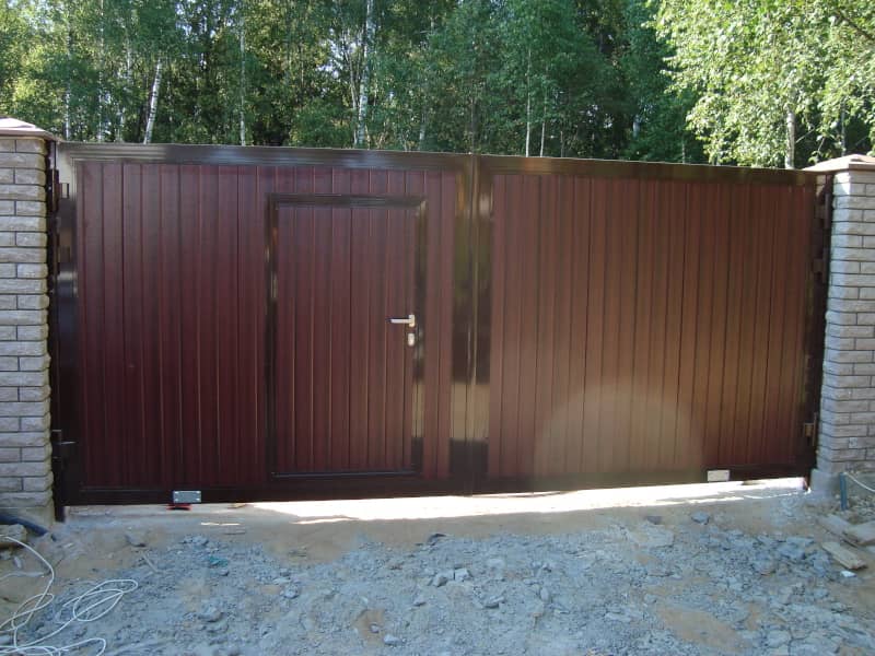 Уличные ворота DoorHan в Ноябрьске с установкой