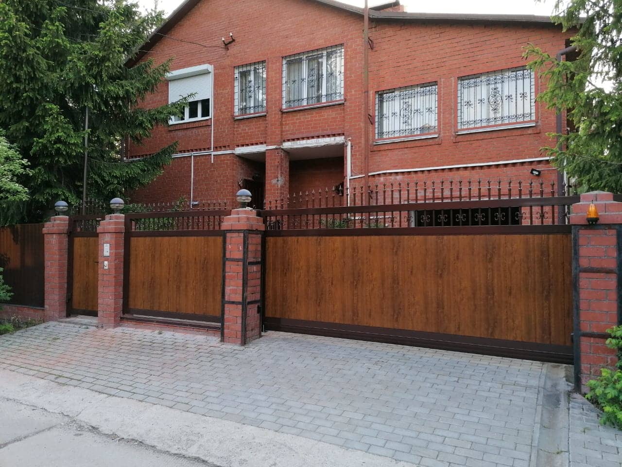 Уличные ворота DoorHan в Ноябрьске с установкой